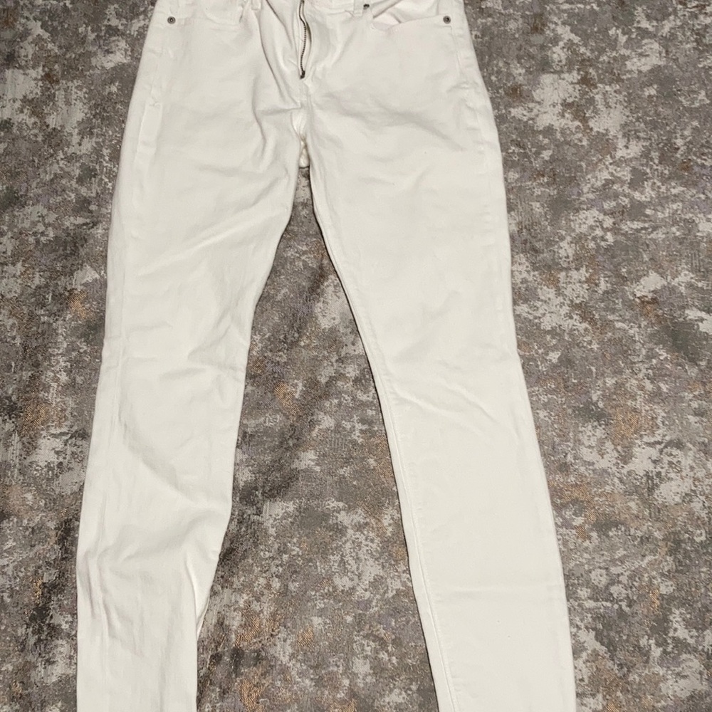 White skinny jeans